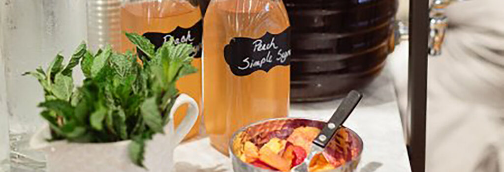 Peach+simple+syrup+recipe+-+krayl+funch+-+summer+entertaining+recipes 1024x640